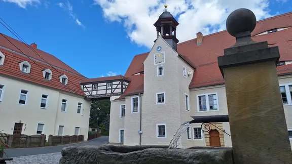 Sitz der Gemeindeveraltung Klipphausen in einem sanierten Schloss.
