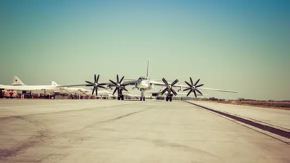 Langstreckenbomber Tupolew Tu-95 am russischen Luftwaffenstützpunkt Engels im Jahr 2017.