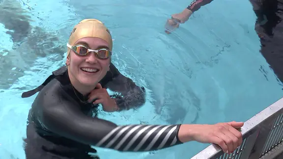 Schwimmerin im Wasser