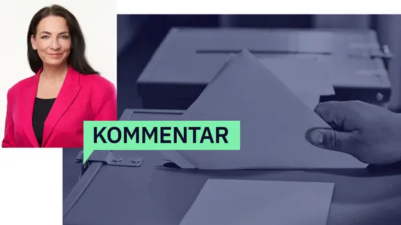 Eine Person steckt seine Wahlzettel zu Kommunalwahl in eine Wahlurne. 
Darauf die Schrift Kommentar und ein Foto von Uta Deckow.