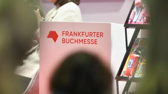 Frankfurt/Main, Hessen, Deutschland: Messe: Frankfurter Buchmesse 2025: Rednerpult