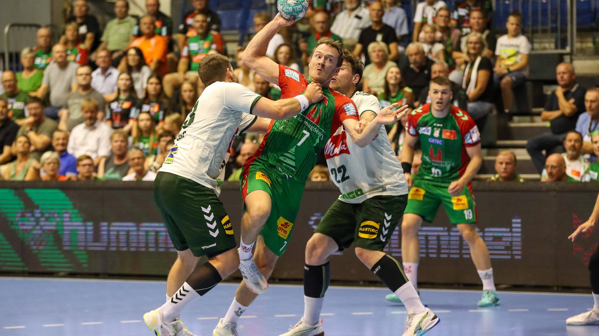Handball - Hummel Cup 2026 SC Magdeburg - GWD Mindenemspor, v.l. Felix Claar (Magdeburg, 7) wirft Tor, Torschuetze, erzielt Tor, |  IMAGO / Jan Huebner