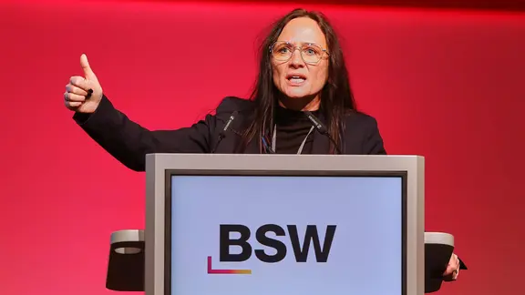 Thüringer Landtagsabgeordnete Anke Wirsing (BSW) am Rednerpult