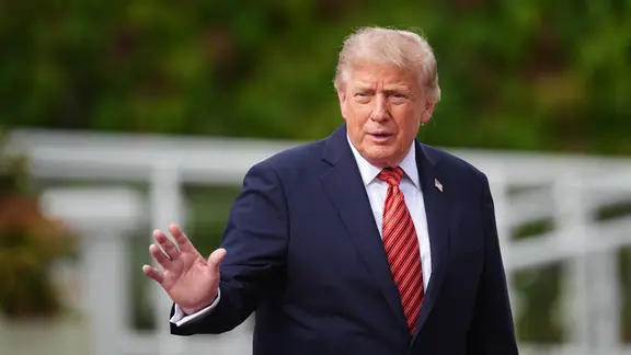 US-Präsident Donald Trump verlässt "Aras an Uachtarain", die offizielle Residenz von Irlands Präsidentin Connolly im Phoenix Park.