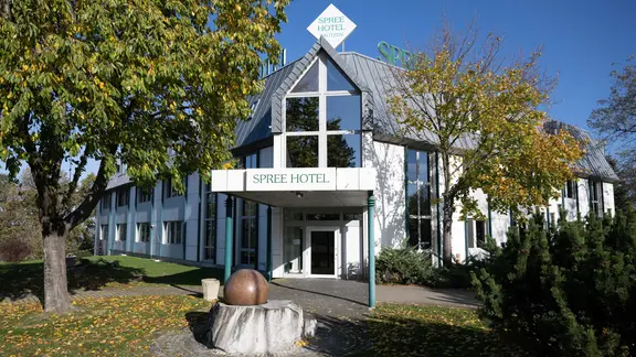 Der Eingangsbereich der Flüchtlingsunterkunft im Spreehotel in Bautzen.