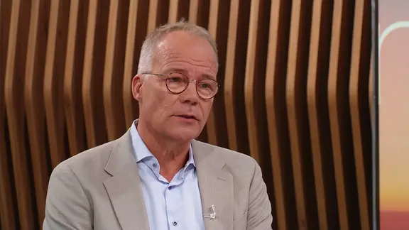 Ein Mann, Matthias Miersch, SPD Fraktionschef, wird interviewt