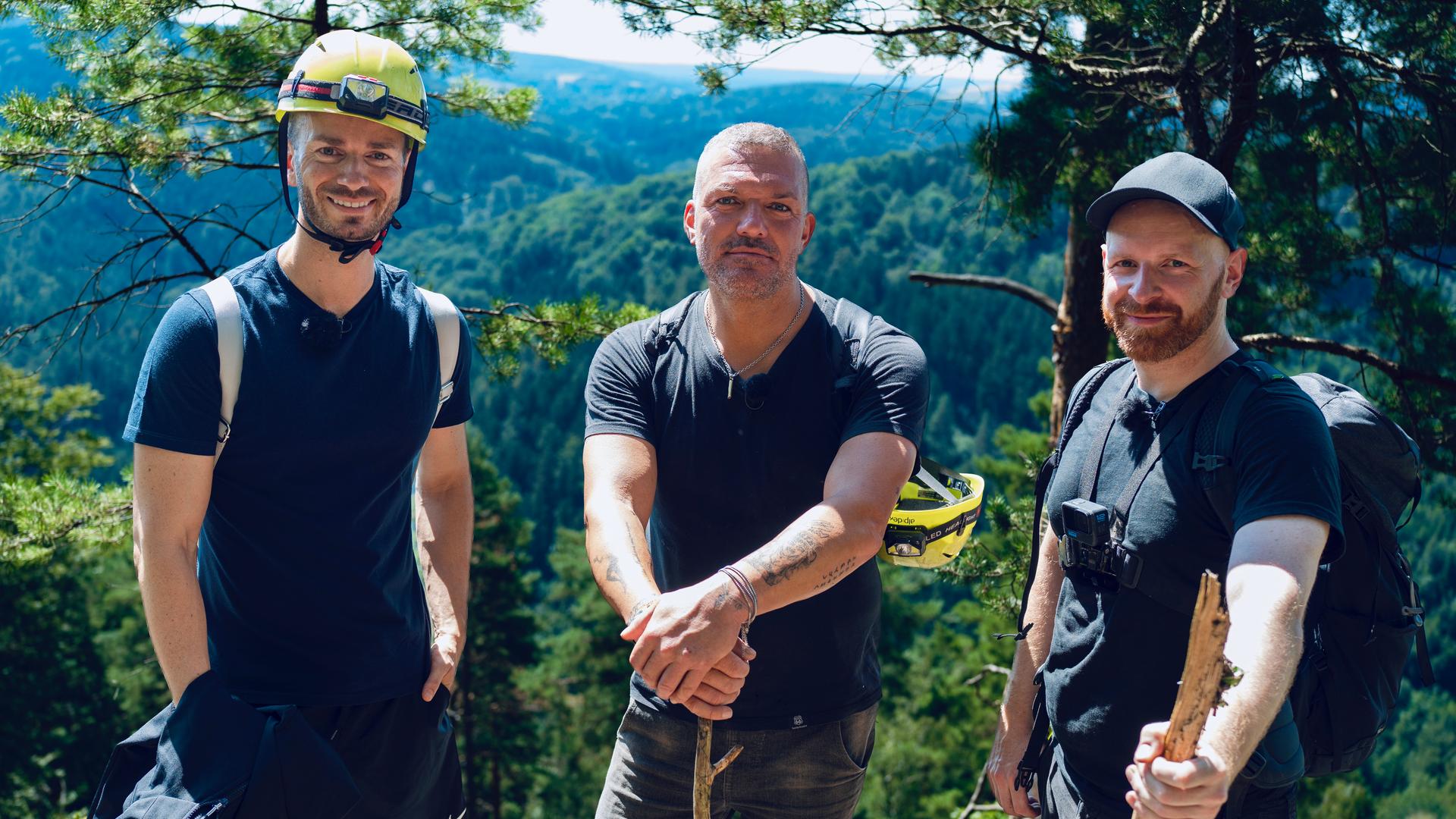 Mit Helm und Stirnlampe: So geht Höhlenklettern im Elbsandsteingebirge
