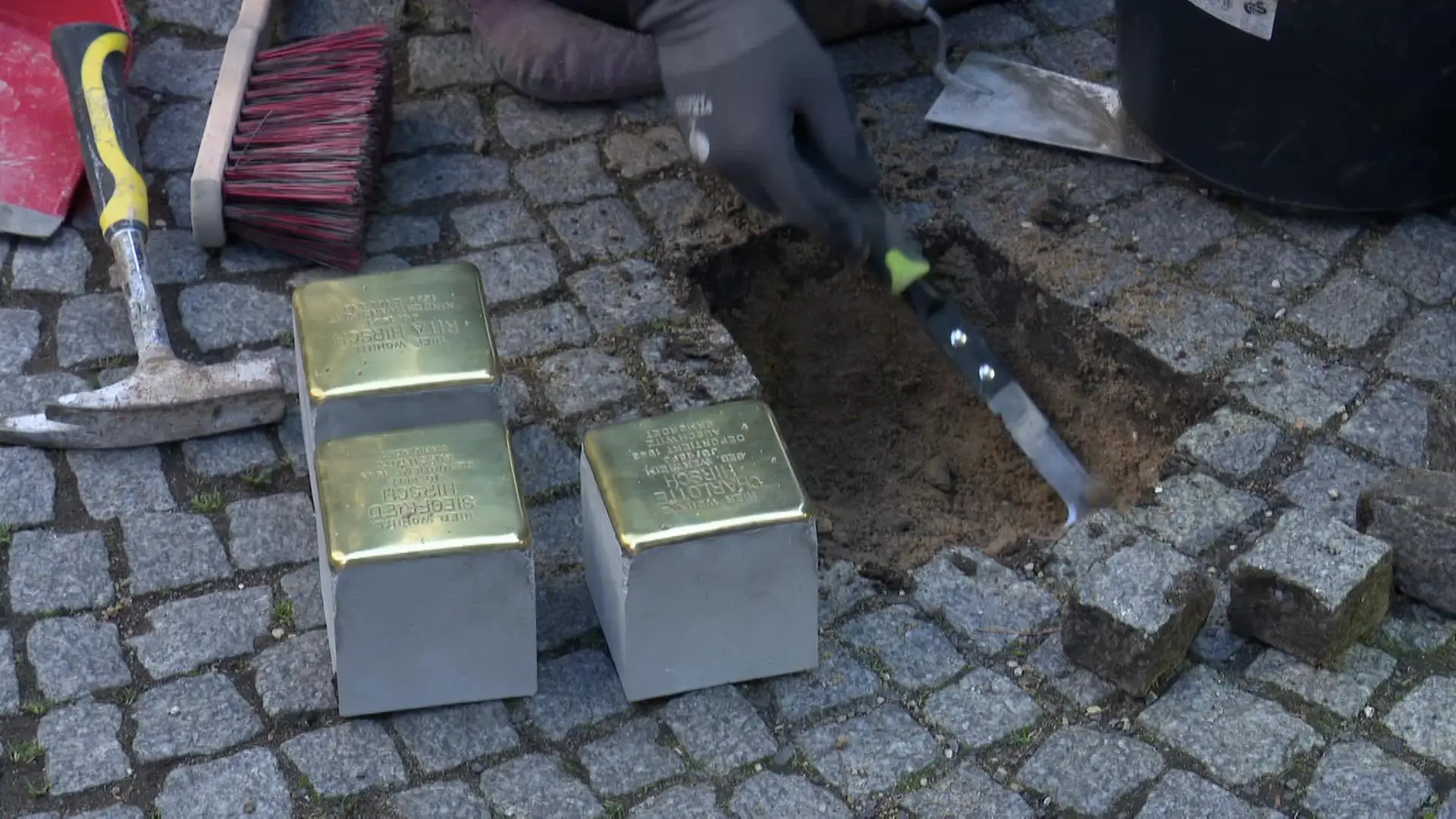 Gedenken: 20 neue Stolpersteine in Leipzig zum Gedenken an NS-Opfer verlegt