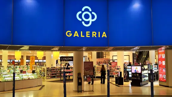 Der Eingangsbereich von Galeria in Leipzig