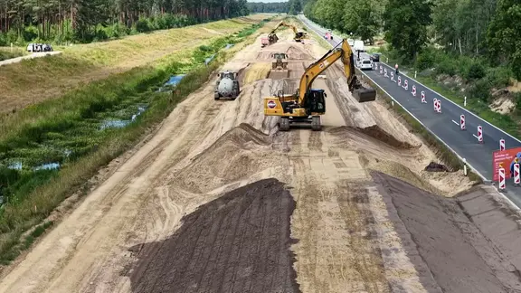 Bauarbeiten neben einer Straße