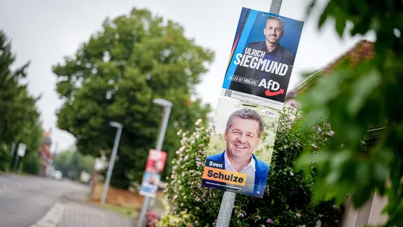 Wahlplakate für die Landtagswahl in Sachsen-Anhalt mit Ulrich Siegmund und Sven Schulze.