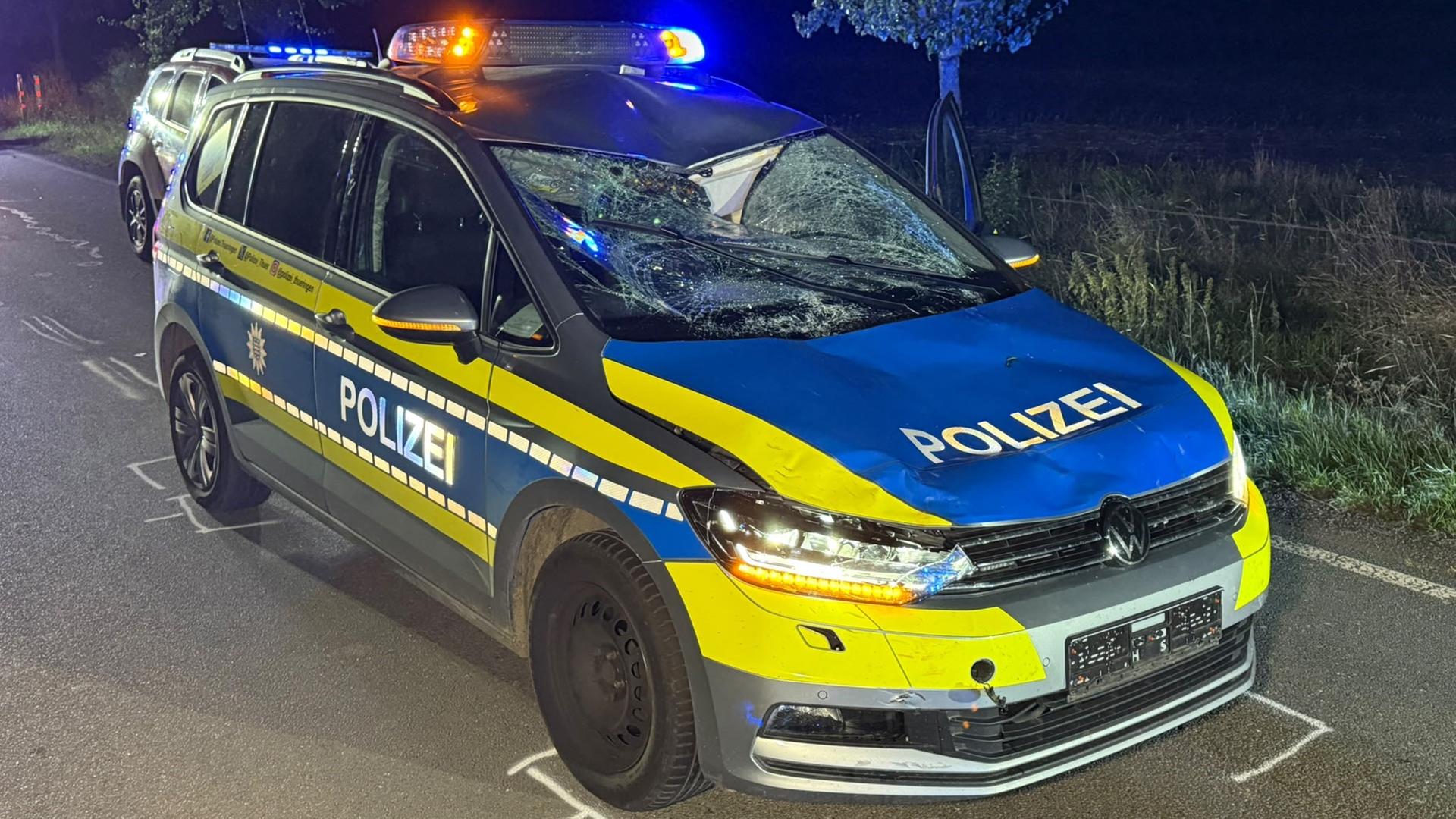 Kaputtes Polizeiauto nach einem Unfall | MDR/Martin Wichmann