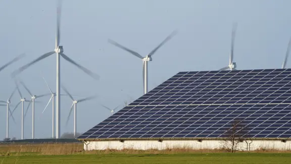 Photovoltaik und Windkraft