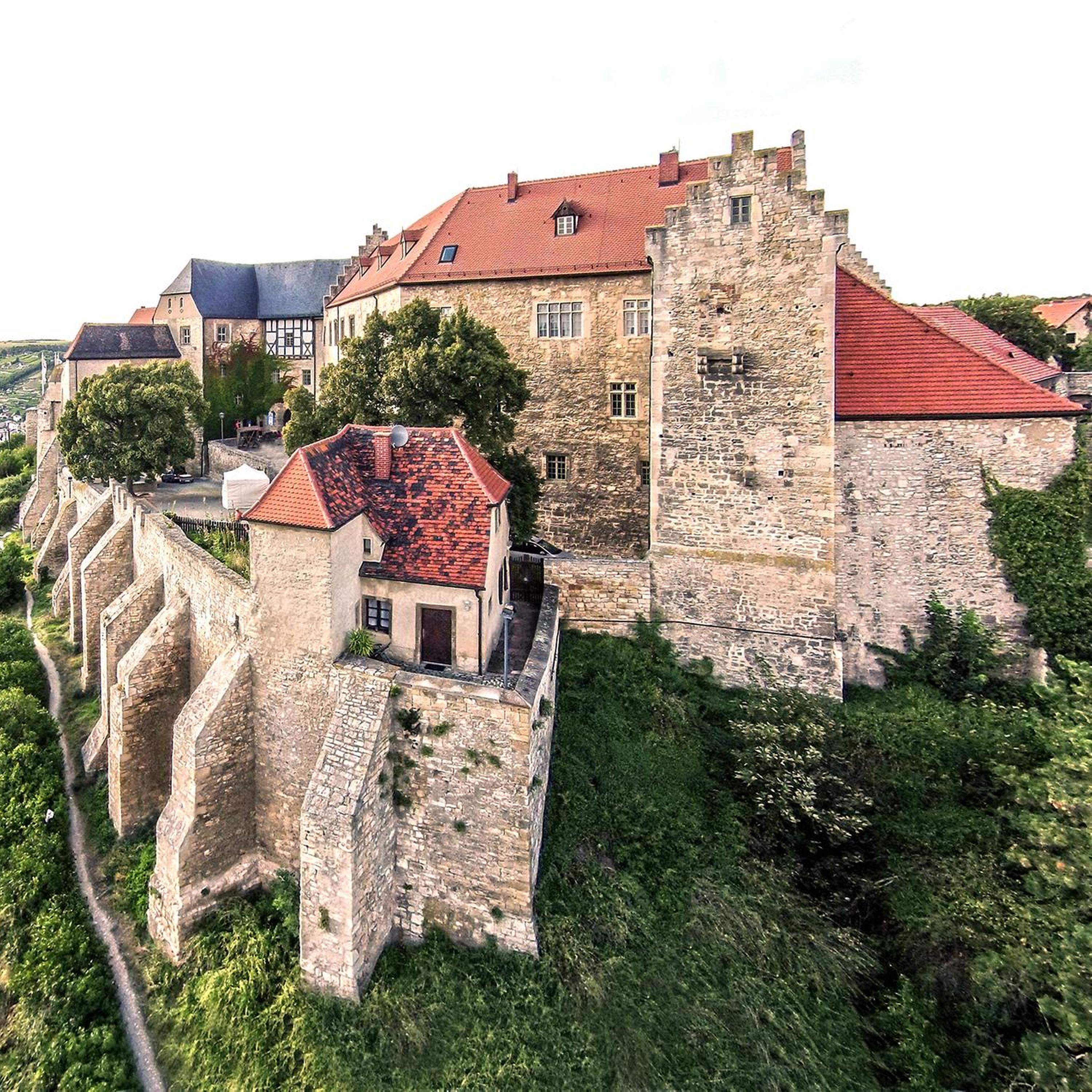 Die Neuenburg – Mörder, Dichter und Sänger