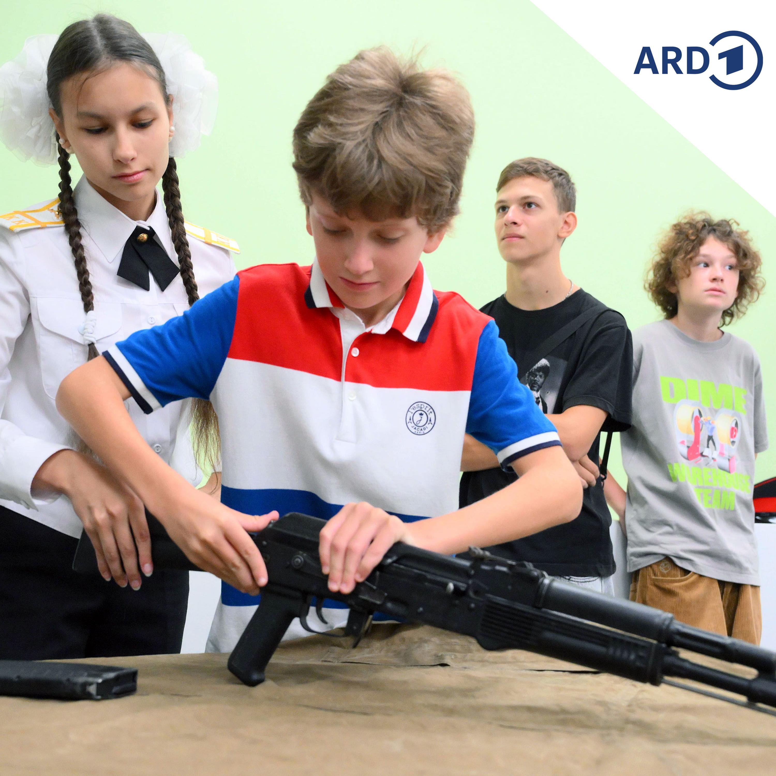 Wie Russland ukrainische Kinder zum Krieg erzieht episode artwork