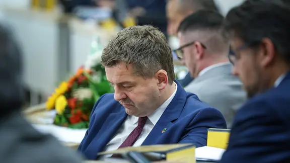 Sven Schulze (CDU), nimmt an der konstituierenden Landtagssitzung in Sachsen-Anhalt teil, bei der der Landtag von Sachsen-Anhalt zum ersten Mal seit den Landtagswahlen zusammentritt.