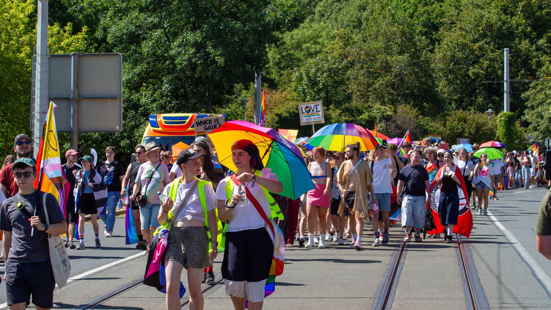 450 Menschen feiern CSD in Plauen