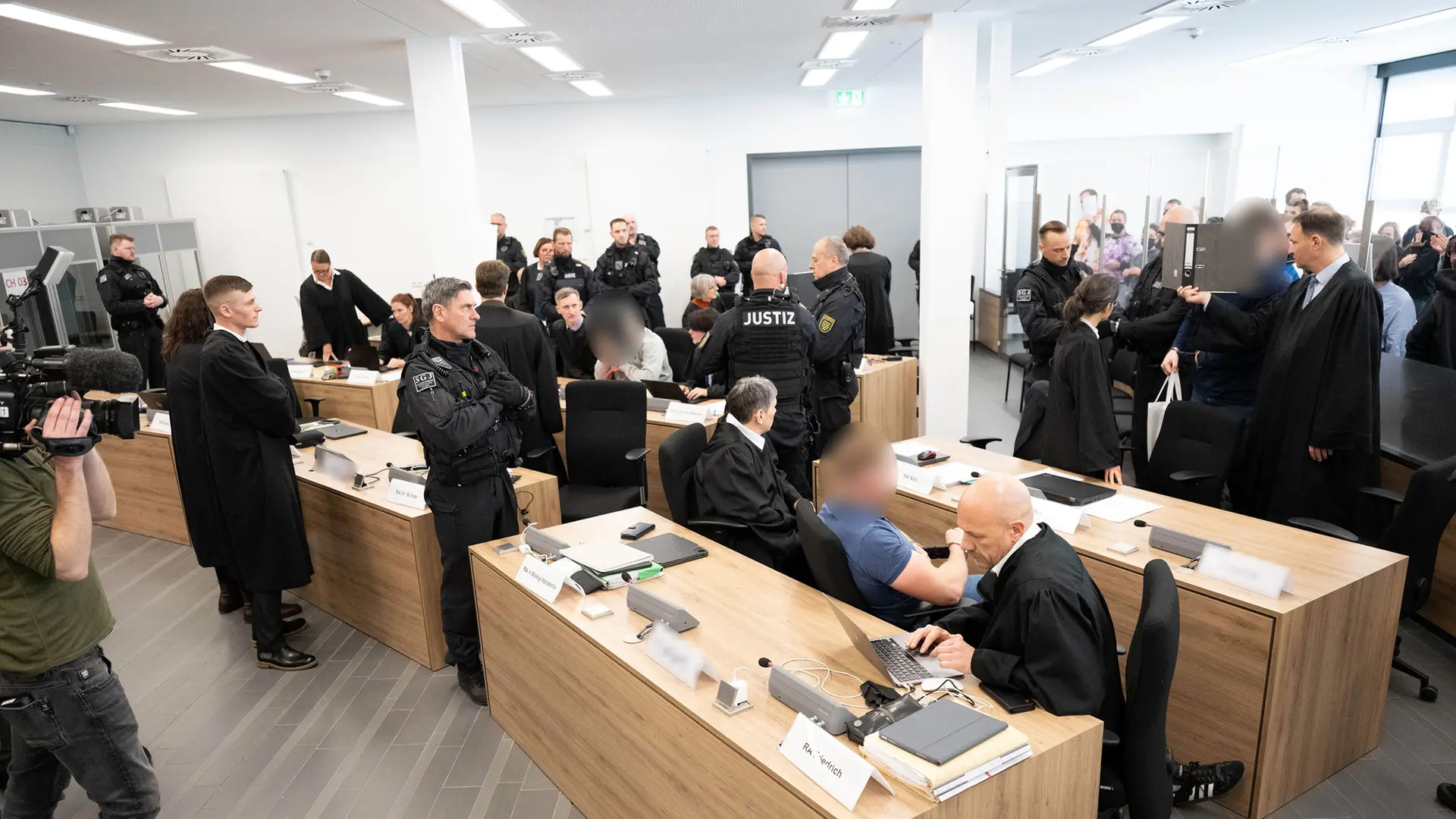 Nach mehreren Suizidversuchen: Angeklagter im Antifa-Ost-Prozess gestorben