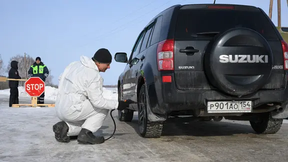 Ein Auto wird desinfiziert