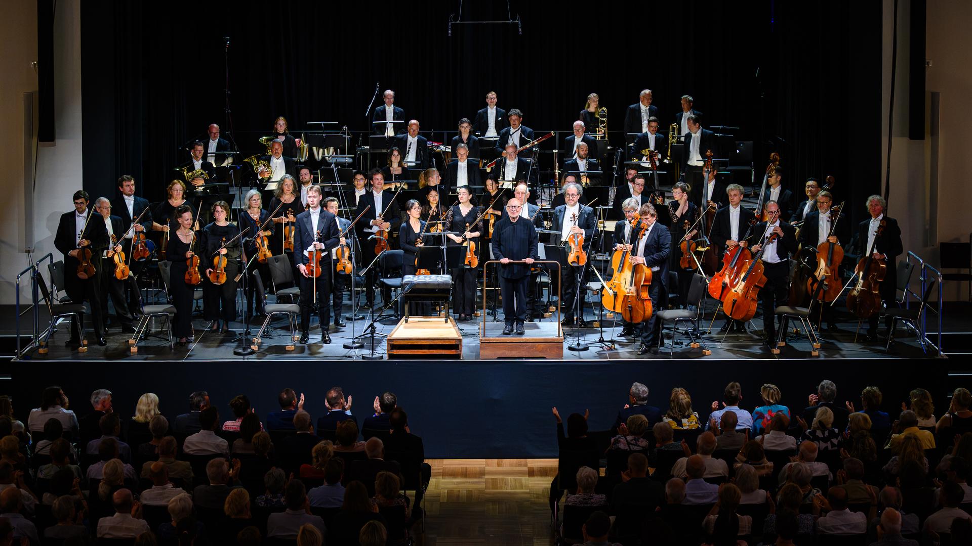 MDR-Sinfonieorchester auf der Bühne der Festhalle Ilmenau | MDR/Henry Sowinski
