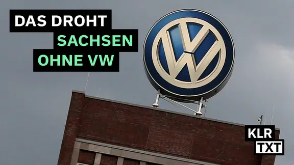 Dunkle Wolken hängen über dem VW-Logo. Dazu der Text: "Das droht Sachsen ohne VW".
