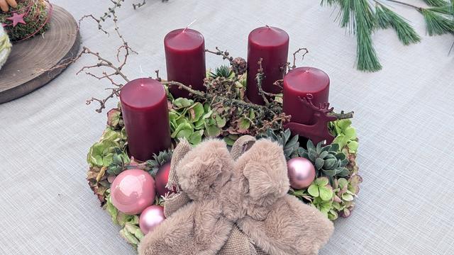 3 Deko-Ideen fürs Fest: Adventskranz, Loop, grüne Tischgirlande