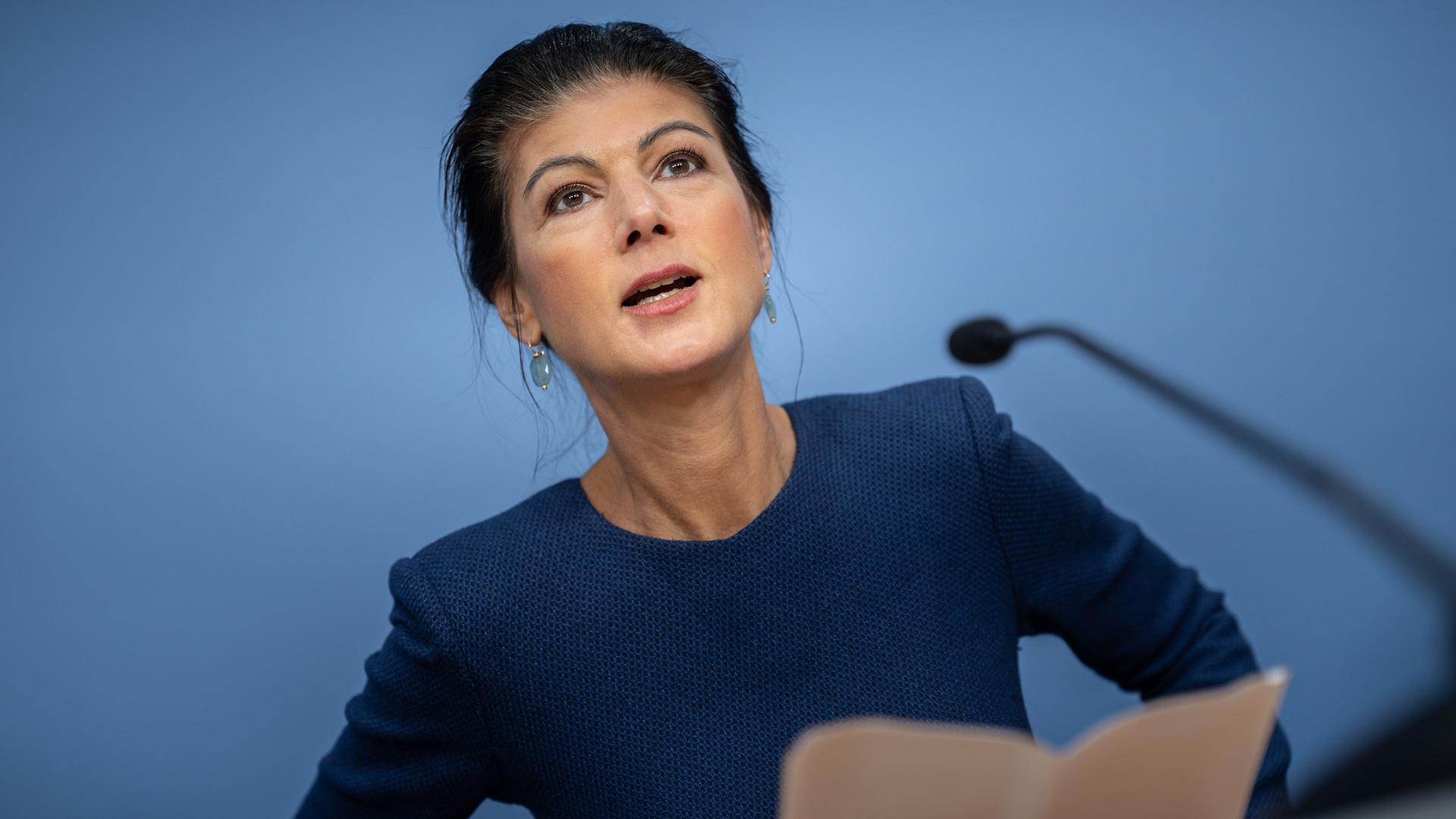 Sahra Wagenknecht nimmt an einer Pressekonferenz des BSW teil. | picture alliance/dpa | Michael Kappeler