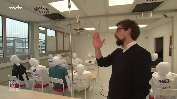 Florian Wallburg im Forschungs-Klassenzimmer an der HTWK Leipzig
