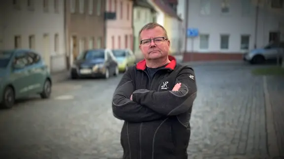 Ein Mann mit Brille