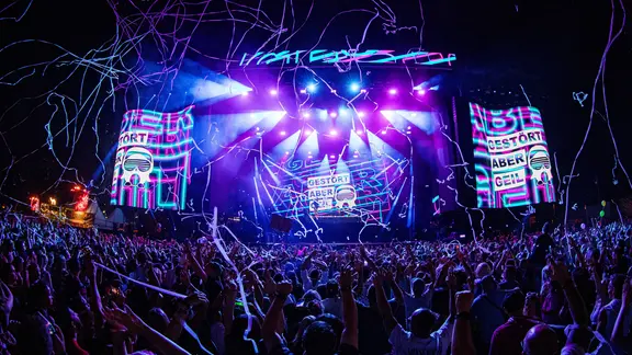 Bühnenshow beim SonneMondSterne-Festival