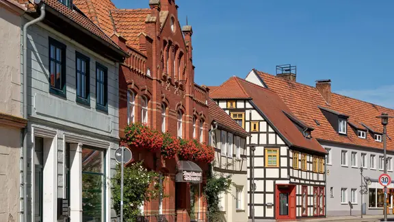 Gebäude und Geschäfte in der Breite Strasse in Osterburg.