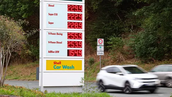 Die Preisanzeige einer Tankstelle