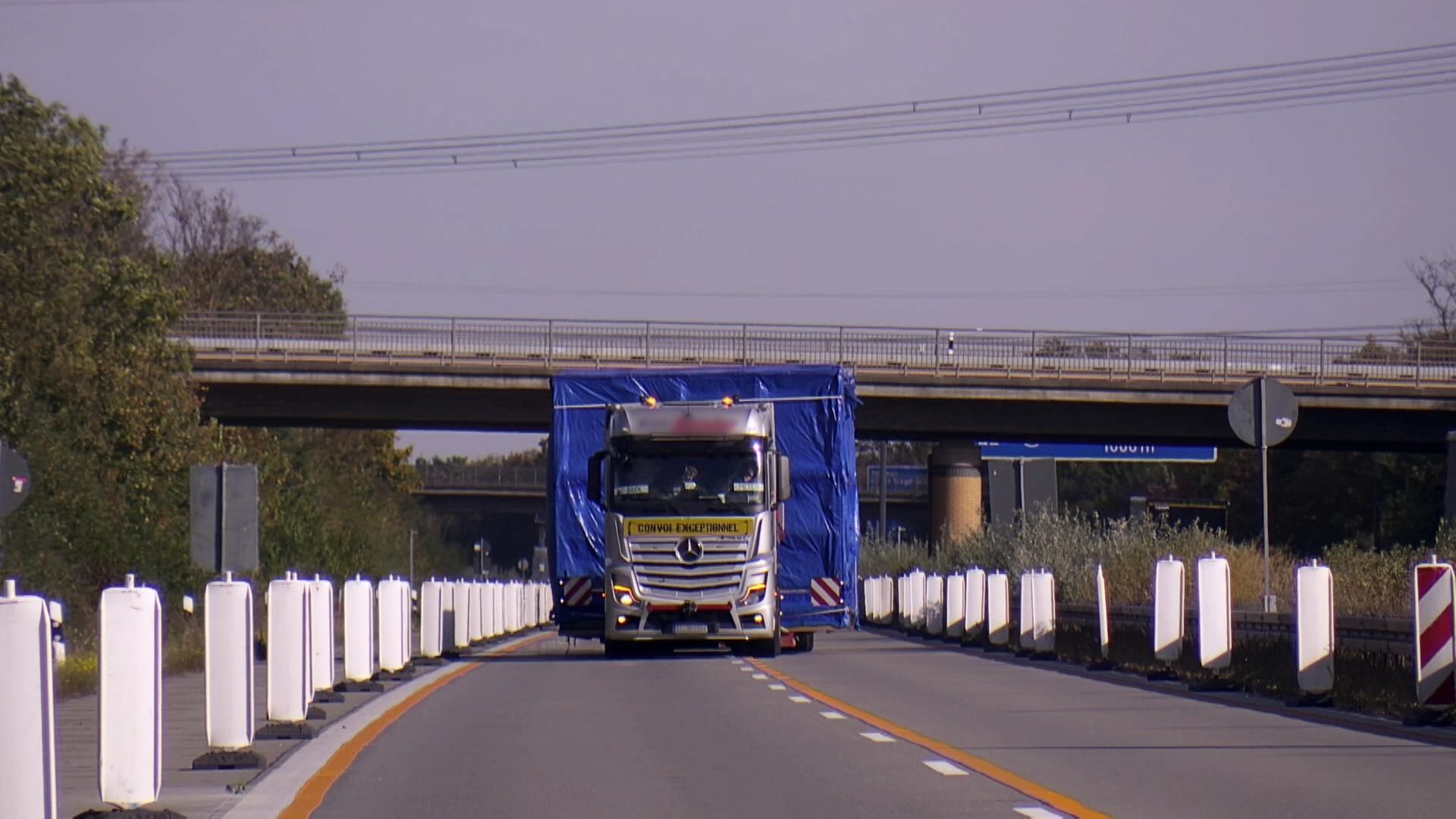 A2: Zwei Schwerlasttransporte stecken weiter fest – einer ist verschwunden