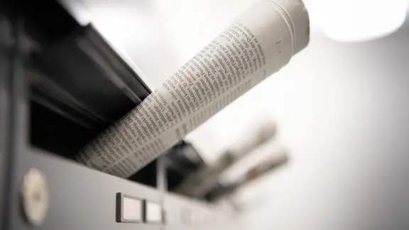 Symbolbild Zeitung im Briefkasten