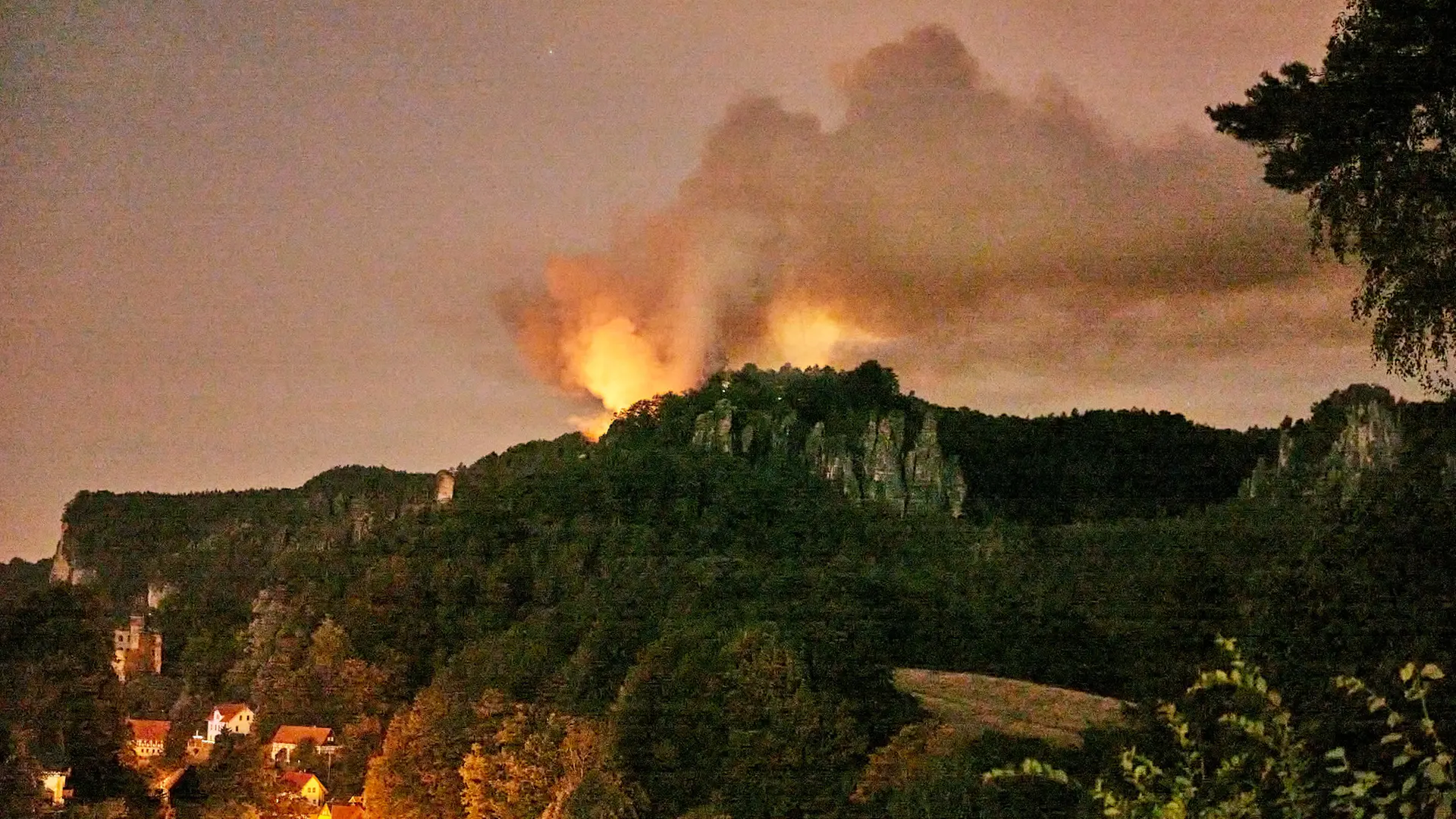 Nach Waldbrand in Sächsischer Schweiz: Bewährung und Freisprüche für Shisha-Raucher