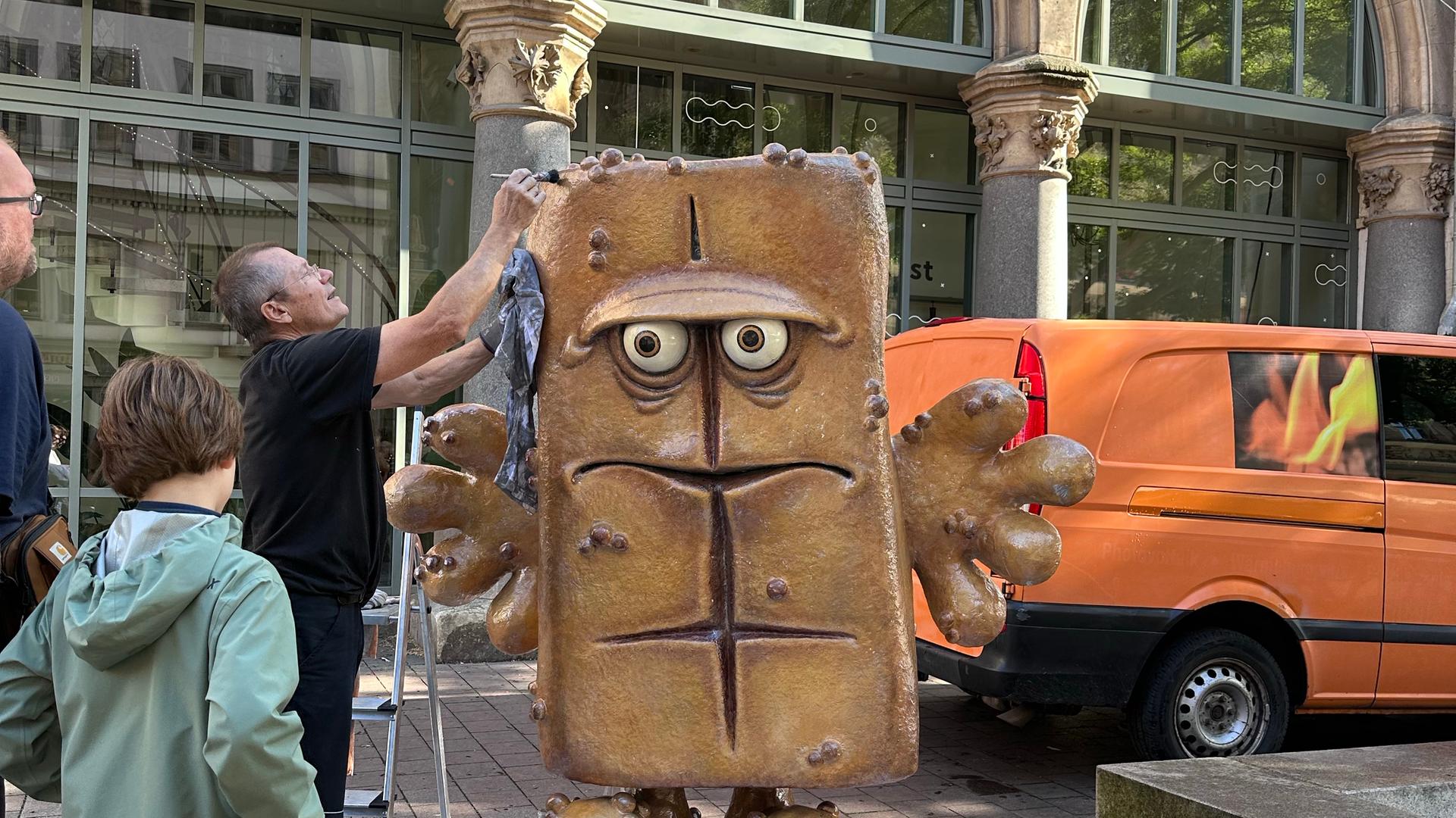 Farbanschlag: Bernd das Brot wieder sauber
