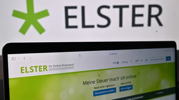 Die Webseite für die elektronische Steuererklärung mit dem Programm «Elster» ist auf einem Computerbildschirm dargestellt. 