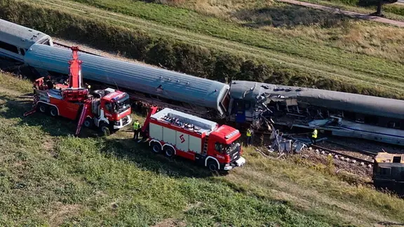 Luftaufnahme des entgleistens Zuges in Sokolniki Suche in Polen