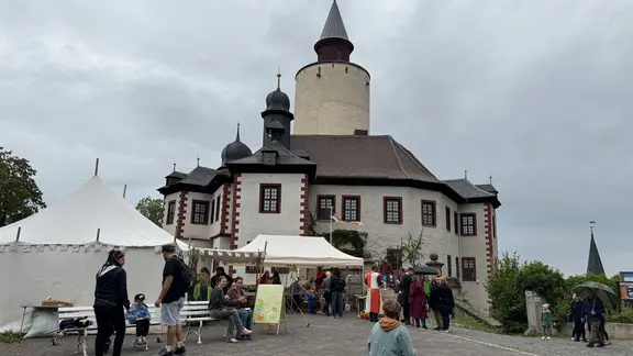 Besucher auf der Burg Posterstein
