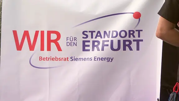 Transparent mit Aufschrift "Wir für den Standort Erfurt"