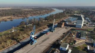 Hafen in Aken lahmgelegt durch Eisdecke auf der Elbe