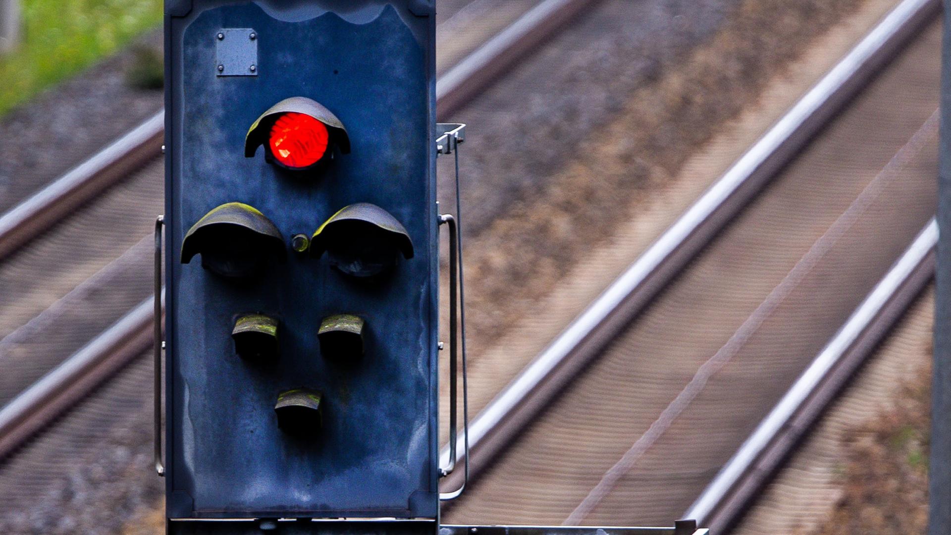 Rotes Signal bei der Bahn | picture alliance/dpa | Jens Büttner