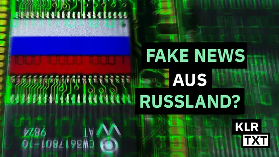 Die russische Flagge ist auf einer Computerplatine zu sehen.