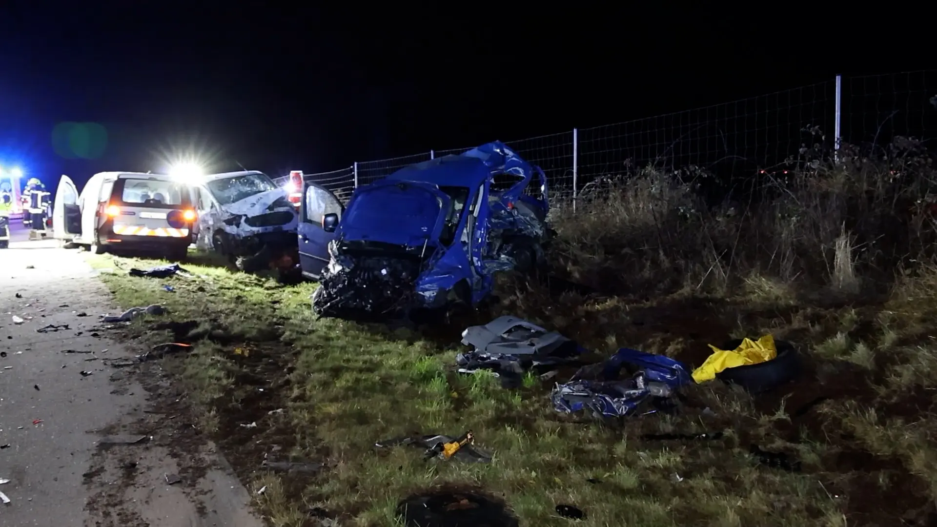 Tödlicher Unfall auf A72: Autofahrer stirbt, fünf Menschen verletzt