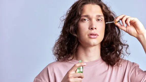Schne Haare: Helfen Rosmarinl, Reiswasser oder Aloe Vera  Social Media  Tipps wissenschaftlich eingeordnet | mdr.de