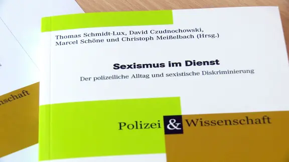 Plauen im Herbst 1989: Ein Transparent verbindet Generationen