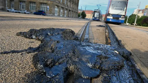Durch anhaltende große Hitze mit Temperaturen von über 40 Grad kam es in Leipzig zu erheblichen Schäden an der Straßenbahn‑Infrastruktur.