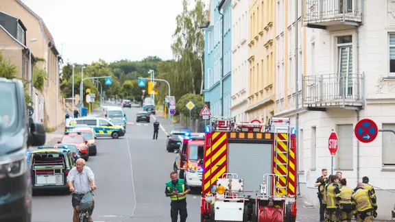 Polizei und Feuerwehr im Einsatz in Gera nach einem Sprengstofffund,