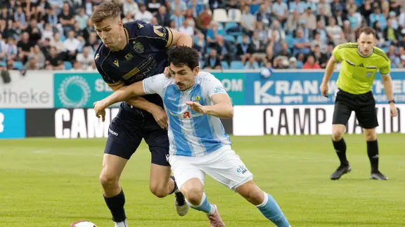 Zweikampf im Spiel Chemnitzer FC gegen Carl Zeiss Jena