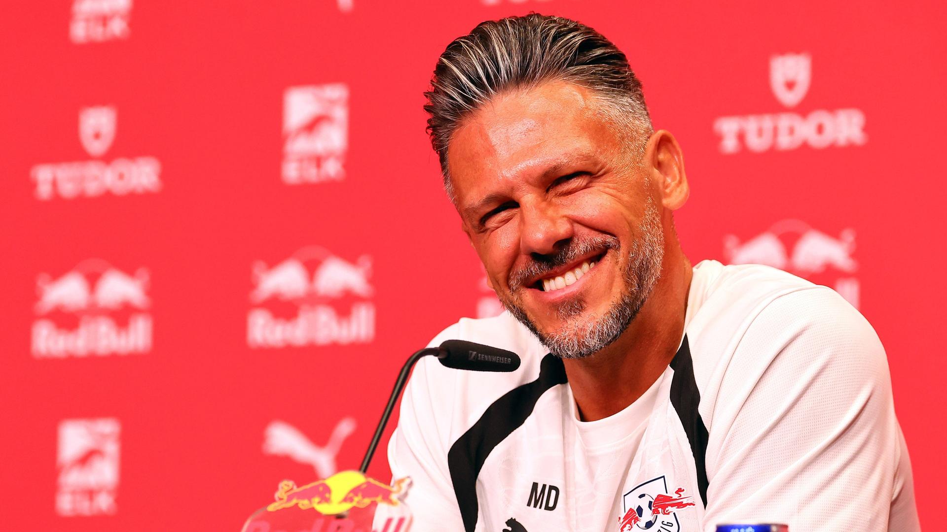 Martin Demichelis auf der Pressekonferenz bei RB Leipzig | IMAGO / Picture Point LE